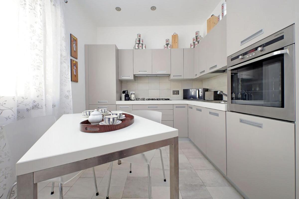 Residenza Belvedere Luxuryaparment-pool&balcony-jacuzzi-aircond-wifi Apartment *