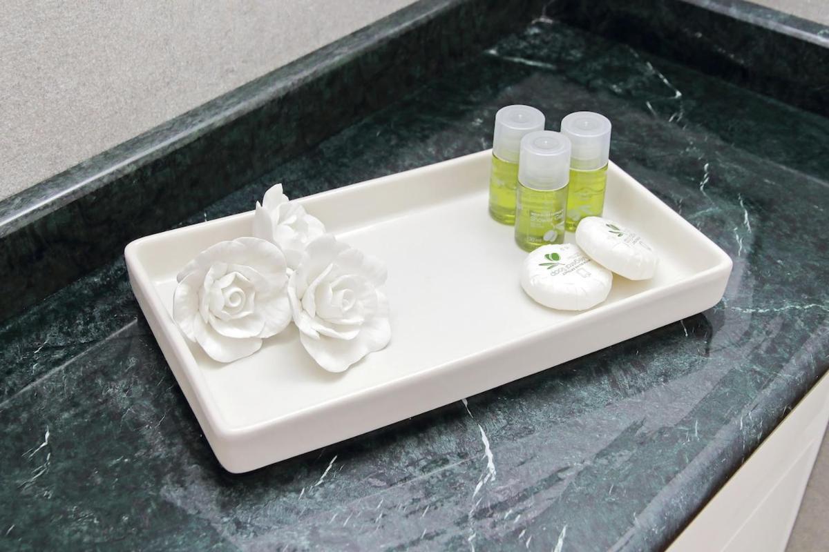 Residenza Belvedere Luxuryaparment-pool&balcony-jacuzzi-aircond-wifi Apartment *