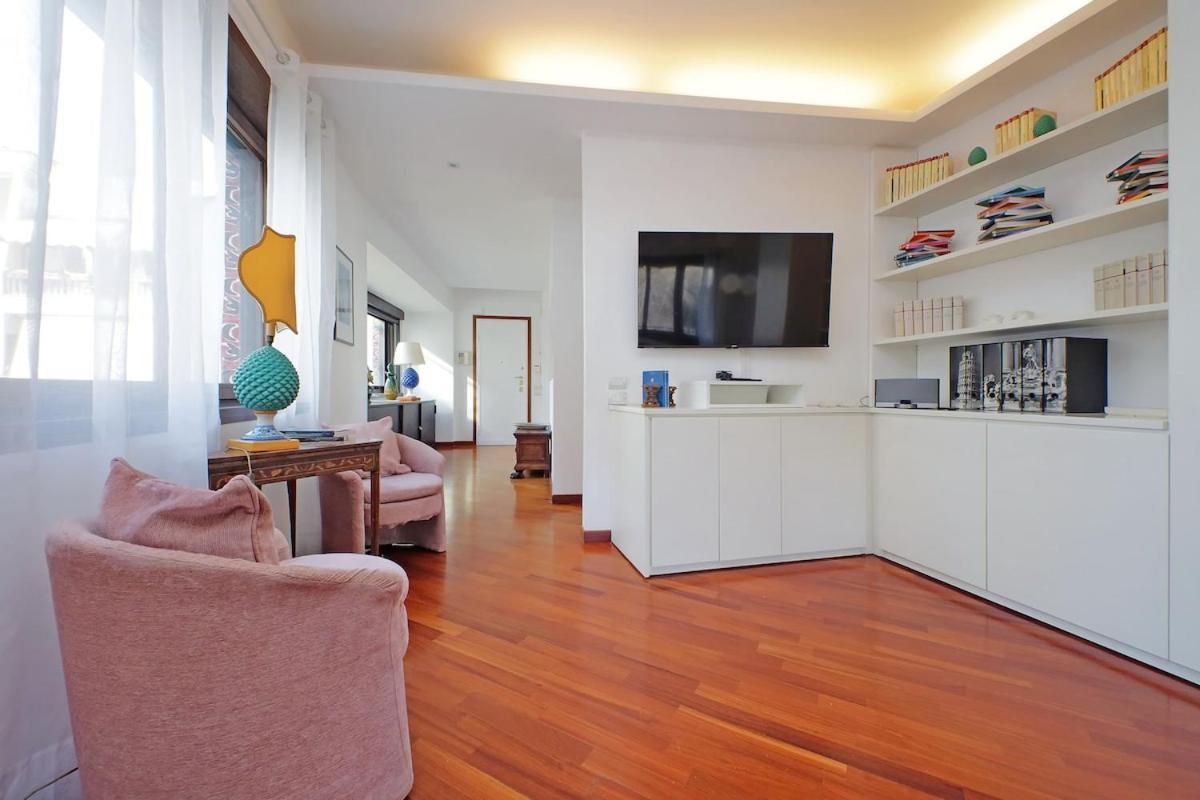 Apartment Residenza Belvedere Luxuryaparment-pool&balcony-jacuzzi-aircond-wifi Rom