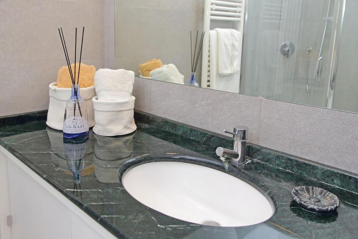 Residenza Belvedere Luxuryaparment-pool&balcony-jacuzzi-aircond-wifi Apartment *
