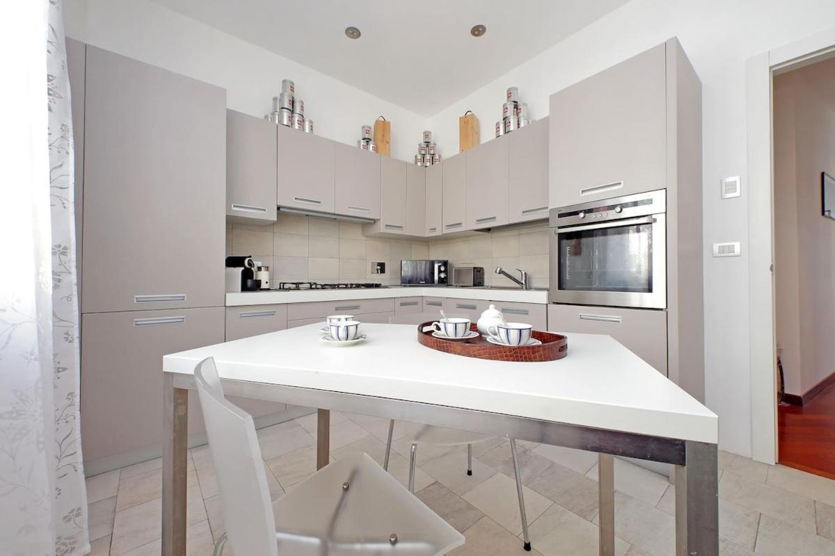 Residenza Belvedere Luxuryaparment-pool&balcony-jacuzzi-aircond-wifi Apartment Rom