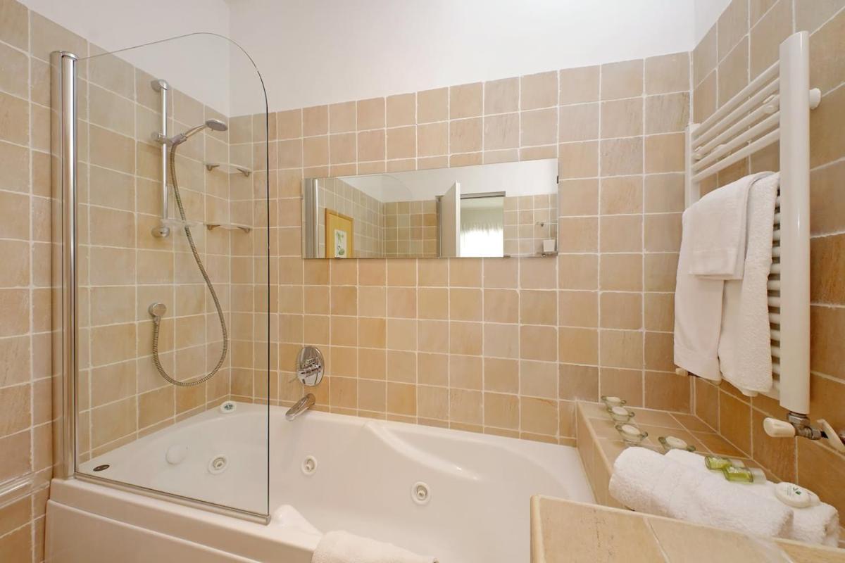Apartment Residenza Belvedere Luxuryaparment-pool&balcony-jacuzzi-aircond-wifi