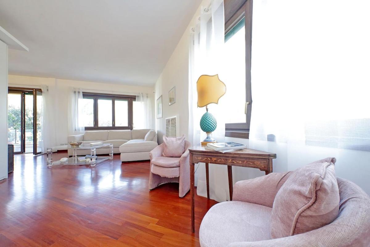 Residenza Belvedere Luxuryaparment-pool&balcony-jacuzzi-aircond-wifi * Rom