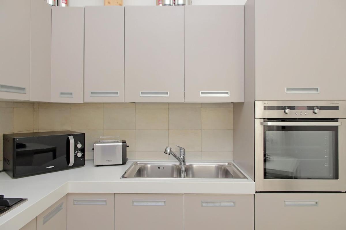 Apartment Residenza Belvedere Luxuryaparment-pool&balcony-jacuzzi-aircond-wifi *