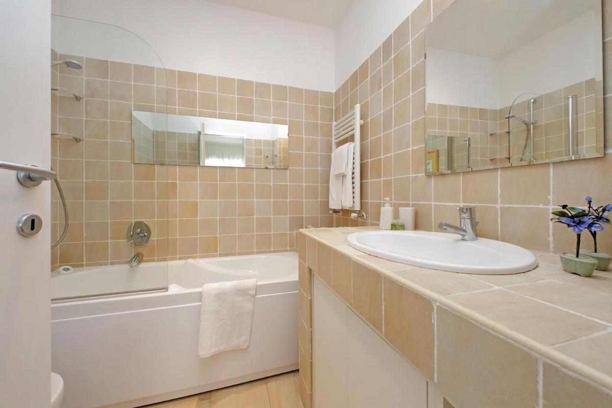 Apartment Residenza Belvedere Luxuryaparment-pool&balcony-jacuzzi-aircond-wifi